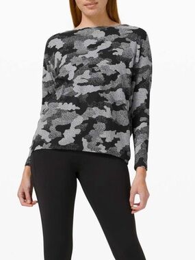 Lululemon Back in Action Long Sleeve Rulu
Speckle Camo Jacquard Black Rhino Grey